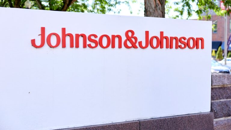 Johnson & Johnson propose 5,5 milliards de dollars pour régler des accusations de cancer liées au talc