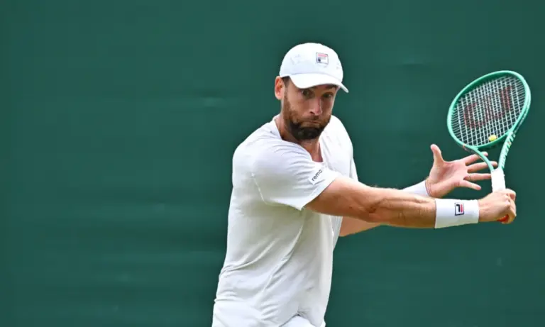 Quentin Halys éliminé au deuxième tour de Wimbledon par Marcos Giron en courant alternatif.