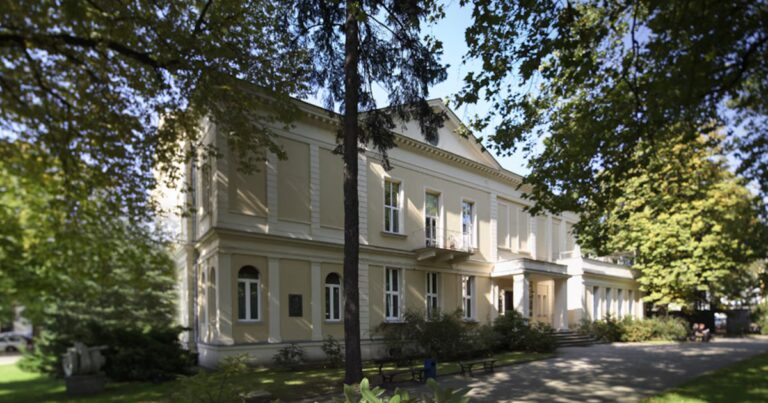 L’École nationale du cinéma de Lodz forme les réalisateurs polonais renommés du secteur.