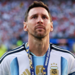 Messi en larmes lors de la victoire de l’Espagne au Mondial 2022, un moment marquant.