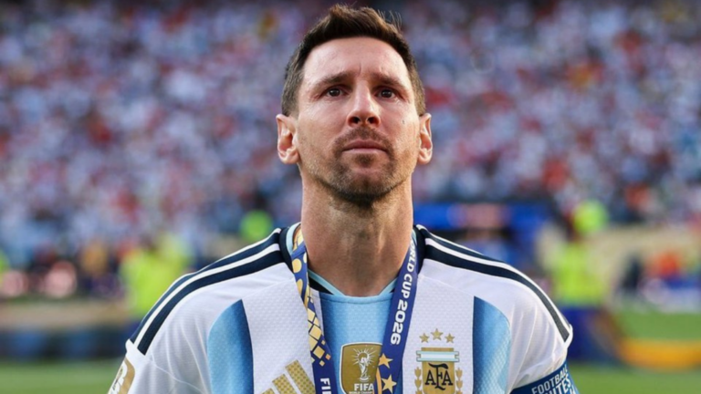 Messi en larmes lors de la victoire de l’Espagne au Mondial 2022, un moment marquant.