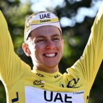 Tadej Pogačar remporte le Tour de France, consolidant sa position de leader du cyclisme mondial.