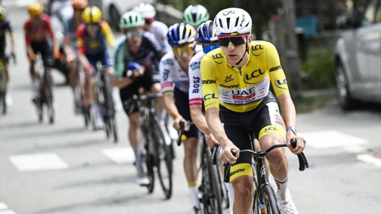 Tour de France : Pogacar remporte la dernière étape à Paris, confirmant sa domination.