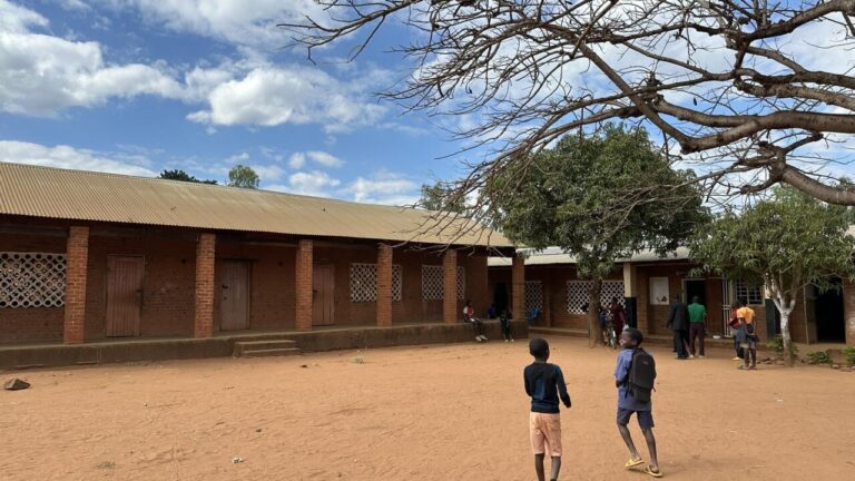 Le Malawi adapte sa stratégie éducative face aux défis du changement climatique.