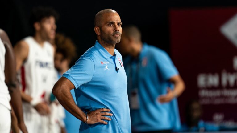 Coupe du monde U17 de basket : élimination des Bleuets en quarts de finale contre un adversaire solide.