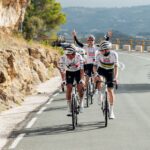 Présentation de l&rsquo;équipe UAE Team Emirates pour la saison XRG 2026 et ses objectifs sportifs.
