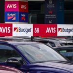 Louer une voiture : 312 euros pour une rayure préexistante soulève des questions sur la transparence.