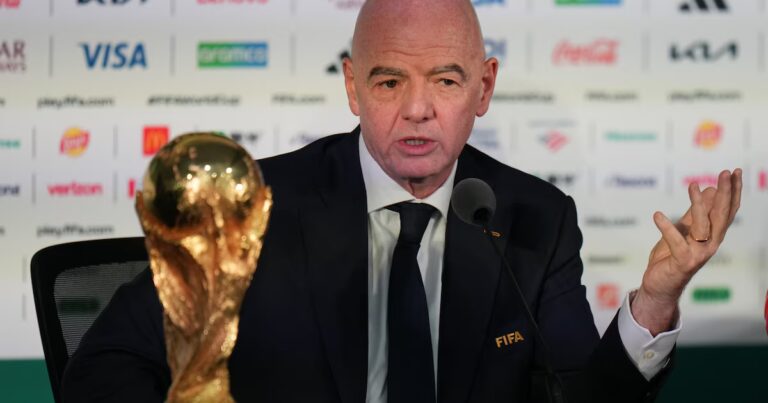 Gianni Infantino défend son projet controversé comme une opportunité, pas une obligation.