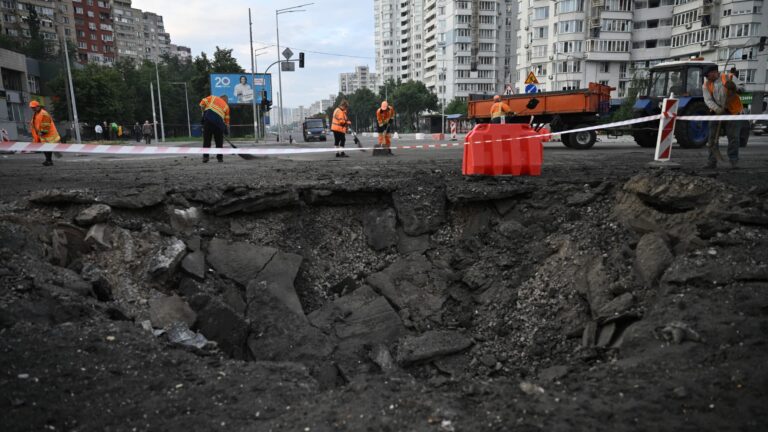 Huit morts et douze blessés suite à des frappes russes dans plusieurs villes ukrainiennes