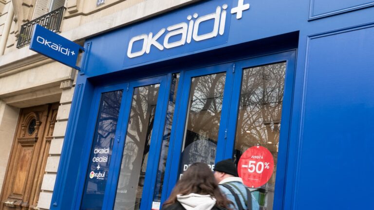 Okaïdi sort du redressement judiciaire, perd 244 postes et 57 magasins malgré la baisse de natalité.