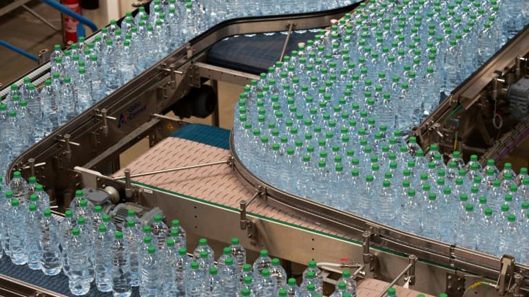 Coca-Cola et Orangina soutiennent le projet de consigne pour le recyclage des bouteilles plastiques.