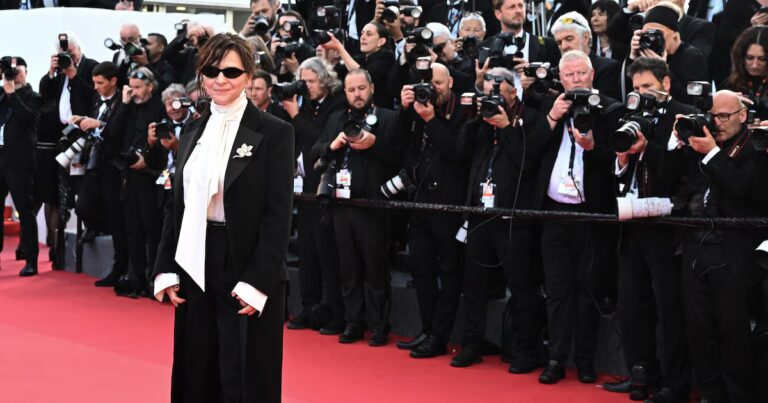 Coulisses de « Zapper Bolloré » à Cannes : tensions et stratégies de communication révélées