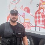 Chaque nuit, des tonnes de saucissons Cochonou sont protégées pendant le Tour de France.
