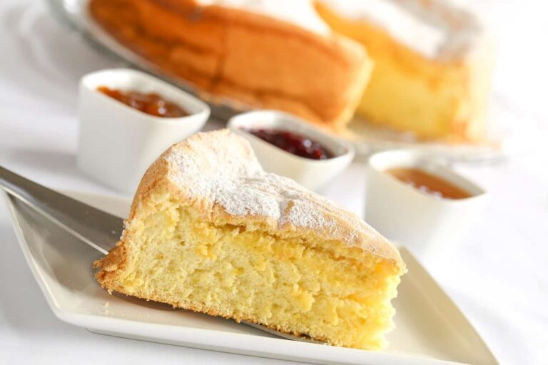 Recette authentique du gâteau de Savoie : méthode traditionnelle et ingrédients essentiels.