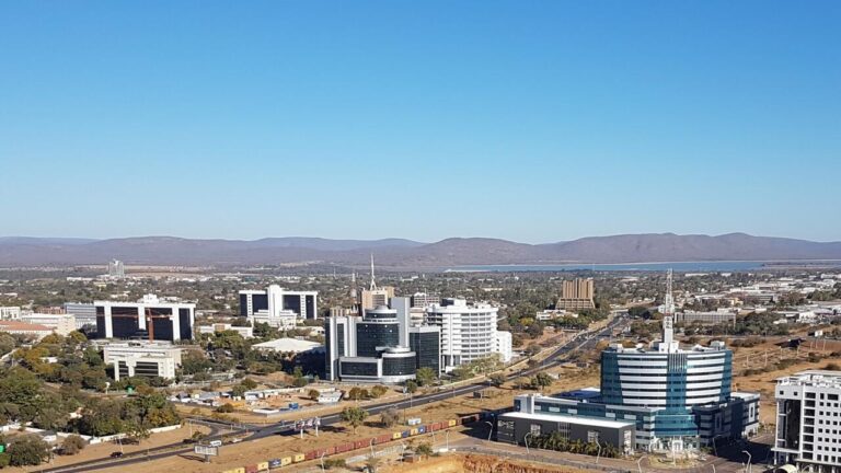 Le Botswana met en garde ses citoyens contre le recrutement russe pour le conflit en Ukraine.