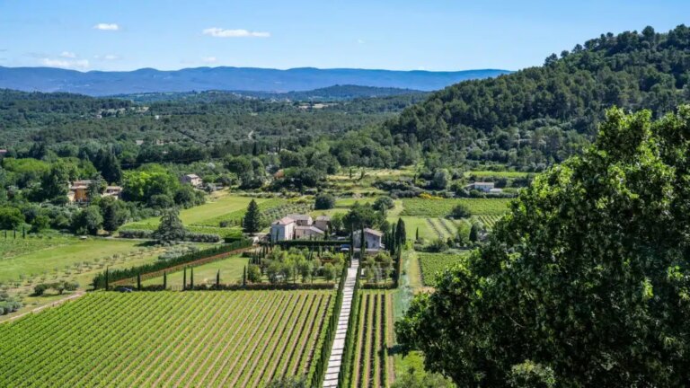 Escapade dans le Vaucluse : trois lieux méconnus du Luberon à explorer cet été