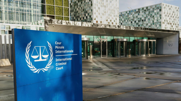 La Cour internationale pénale critiquée par Reed Brody pour sa focalisation sur l’Afrique.