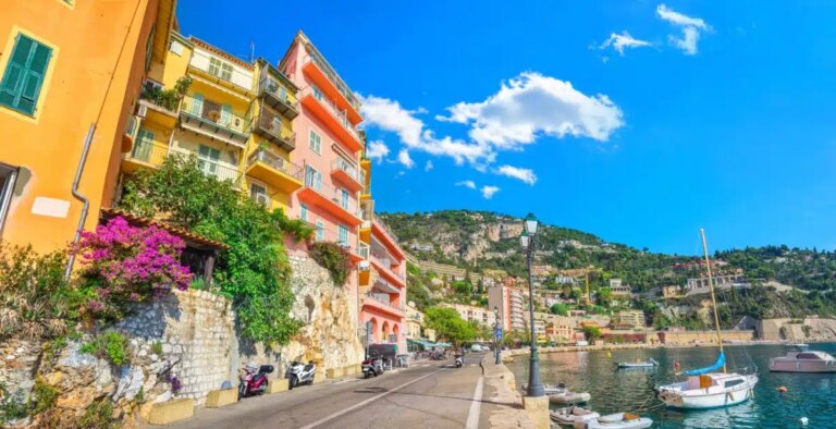 Près de Nice, un petit port de pêche plébiscité par des Américains comme destination de la Riviera.