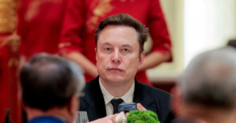 SpaceX fait face à des défis après un lancement initial réussi, selon L’Express.