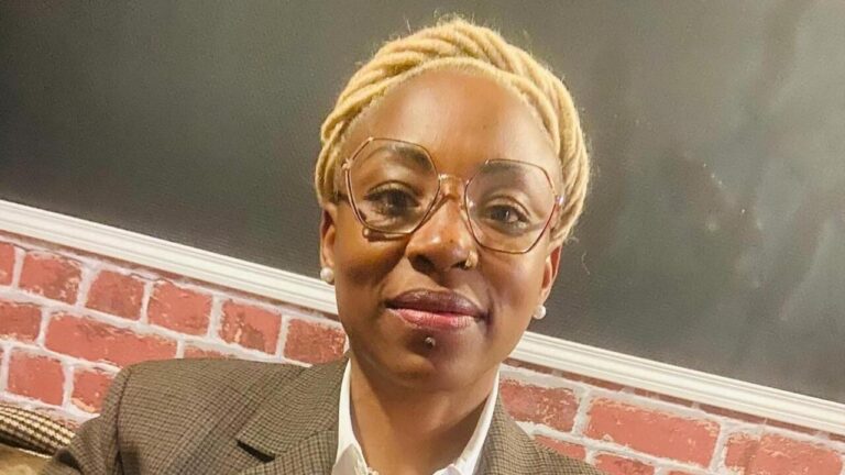 Régine Komokoli : parcours d’une élue de la République issue des sans-papiers en France.