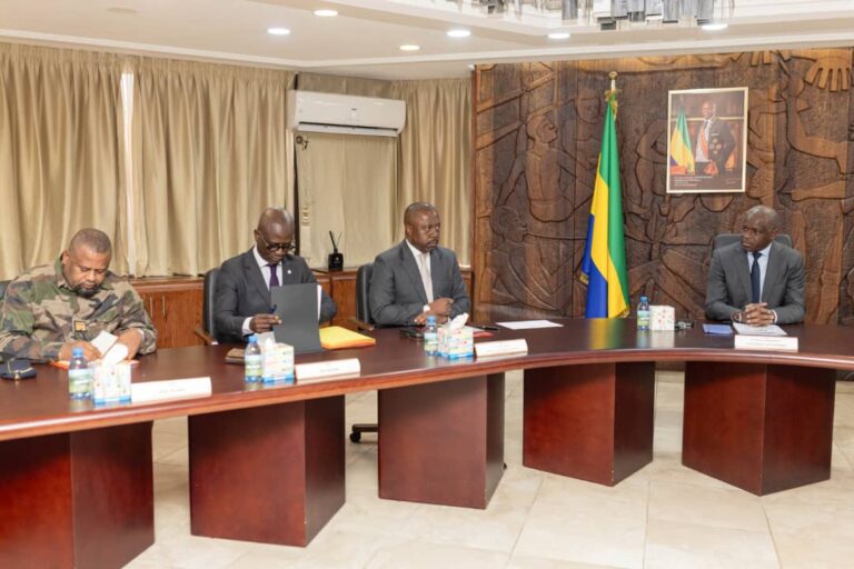 Hermann Immongault remet en question la direction de l’Agasa en pleine crise au Gabon.