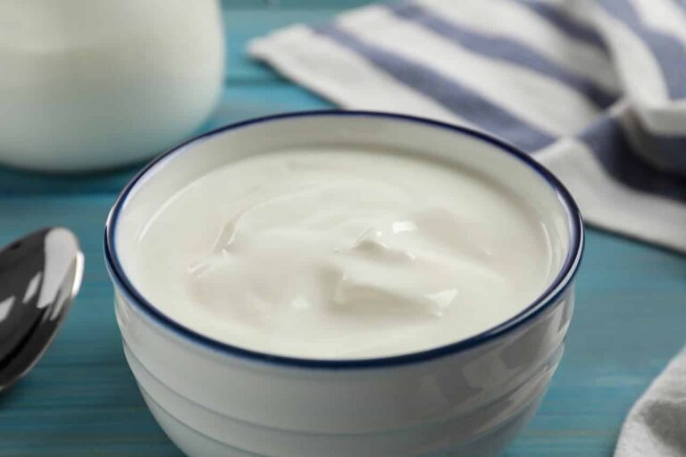 Yaourt grec : valeurs nutritionnelles et bienfaits pour la santé révélés par des études.