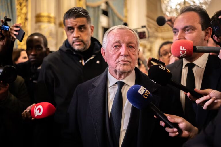 Plainte pour viol contre le directeur de campagne de Jean-Michel Aulas : tensions croissantes.