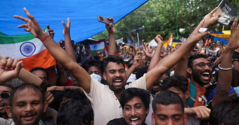 Démission du ministre de l’Éducation en Inde suscite des célébrations dans le pays.