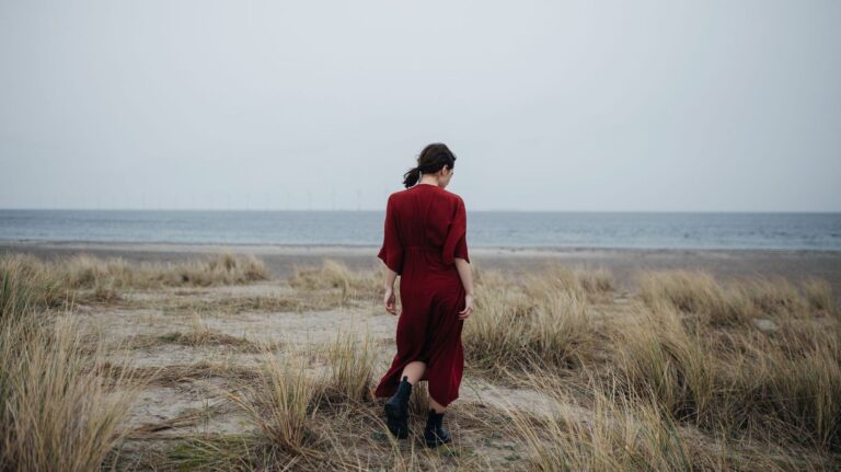 Recherche sur l’amitié : comprendre la solitude à travers des études universitaires.