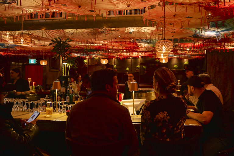 Le Gaijin ouvre à Rosemont avec des cocktails et des plats asiatiques variés.