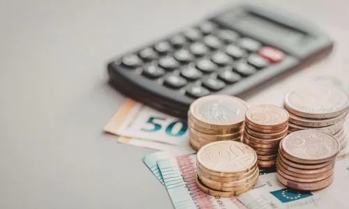 Pensions et AAH : le gouvernement renonce à la réforme prévue pour 2024.