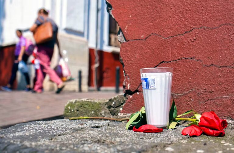 Un journaliste assassiné au Mexique en présence de son fils, enquête ouverte.