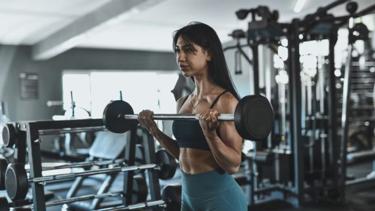 Faire du sport en salle climatisée : une mesure de sécurité pendant la canicule en France.