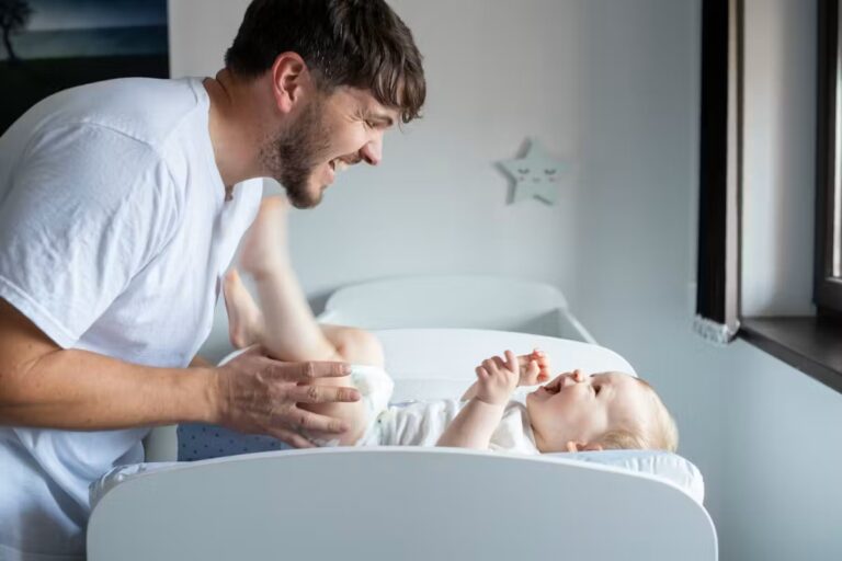 Liste de naissance : les achats pour bébé souvent regrettés par les parents en France
