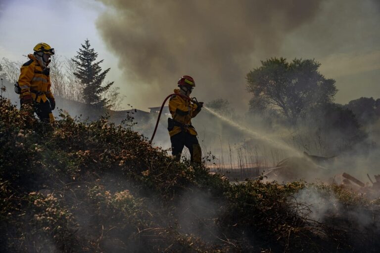 Incendie du Gros Bessillon : 380 foyers privés d’électricité, l’inquiétude persiste.
