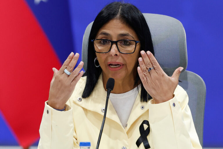 Double séisme au Venezuela : la présidente demande à Charles III de débloquer l’or du pays.