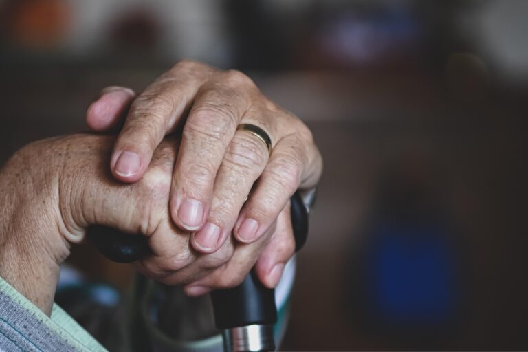 Loi fin de vie : un médecin peut décider de l’euthanasie en 48 heures en France.
