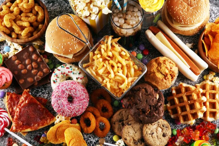 Réduire les aliments ultra-transformés pourrait prévenir les maladies cardiaques, selon une étude.