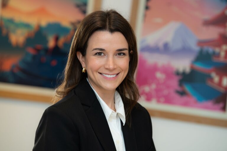 L’IA capable de créer des voyages, mais limitée face aux imprévus, selon Laura Martinez d’Amplitudes.