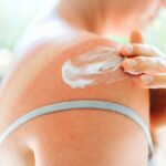 Neuf crèmes solaires sur dix vendues en Chine présentent des risques pour la santé.