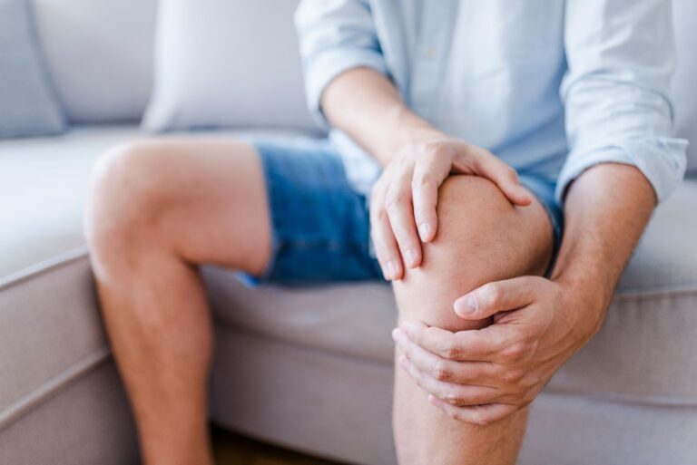 Des chercheurs développent un biomatériau prometteur pour traiter l’arthrose.