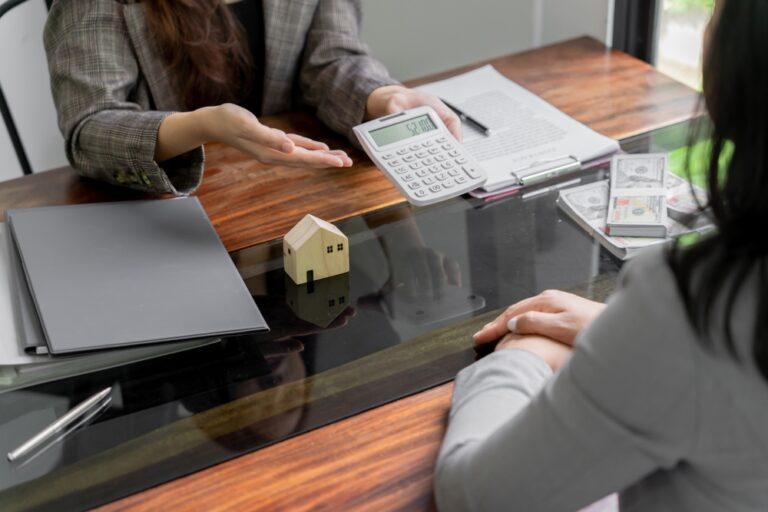 Assurance prêt immobilier : rôle essentiel et fonctionnement en France expliqué.