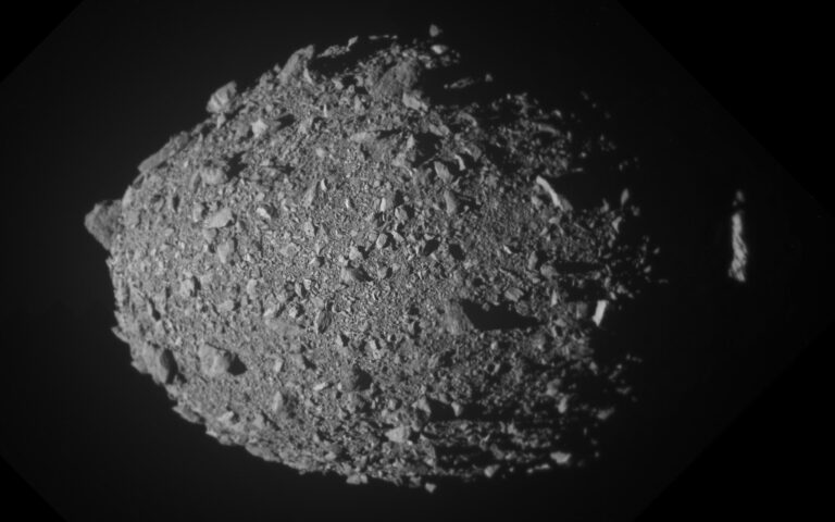 Hayabusa2 frôle un astéroïde à 800 mètres pour protéger la Terre à 18 000 km/h.