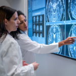 Des chercheurs américains explorent une méthode pour aider le cerveau à éliminer les plaques amyloïdes.