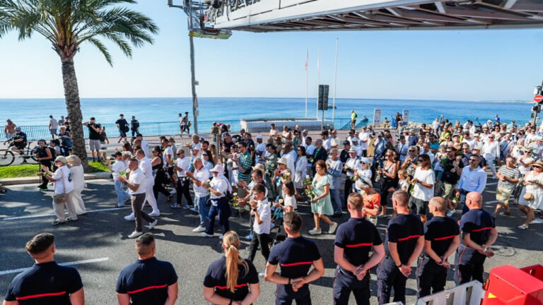 Marche du souvenir à Nice : plus de 1000 participants commémorent l’attentat de 2016.