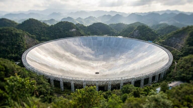 Un miroir de 500 m dans le Guizhou rendu aveugle par un micro-ondes à 5 km.
