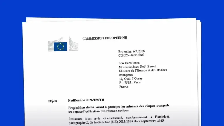 Commission européenne inflige un carton rouge à la majorité numérique française pour non-conformité.