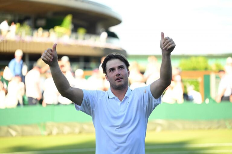 Arthur Féry atteint les huitièmes de finale à Wimbledon, une victoire près de son enfance.