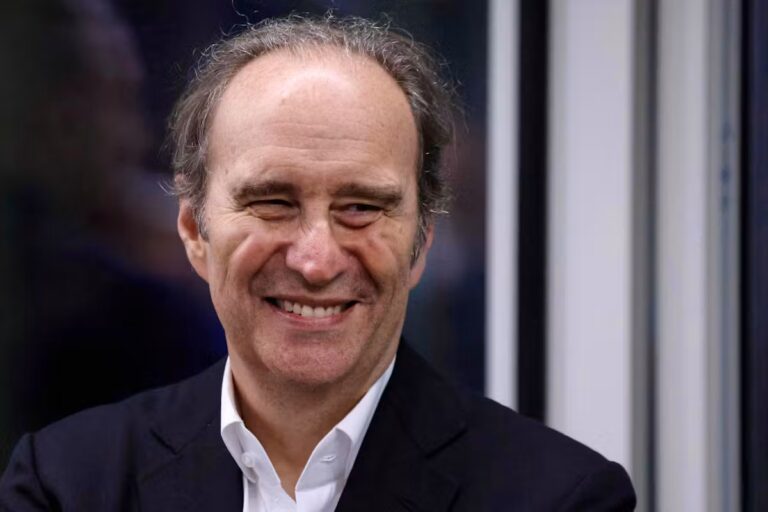 Xavier Niel investit massivement dans le capital de Vodafone pour renforcer sa présence en Europe.