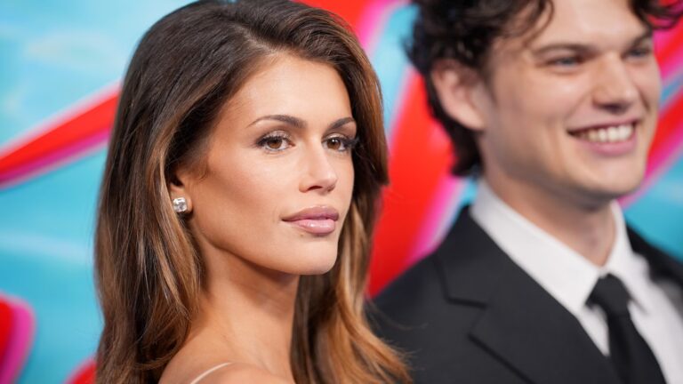 Kaia Gerber et Homer Gere, stars de « The Shards », partagent un lien familial inattendu.